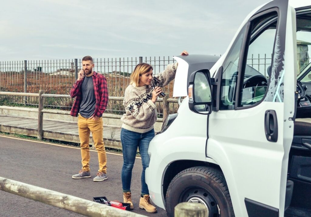 couple contacting rv technician for emergency rv repair